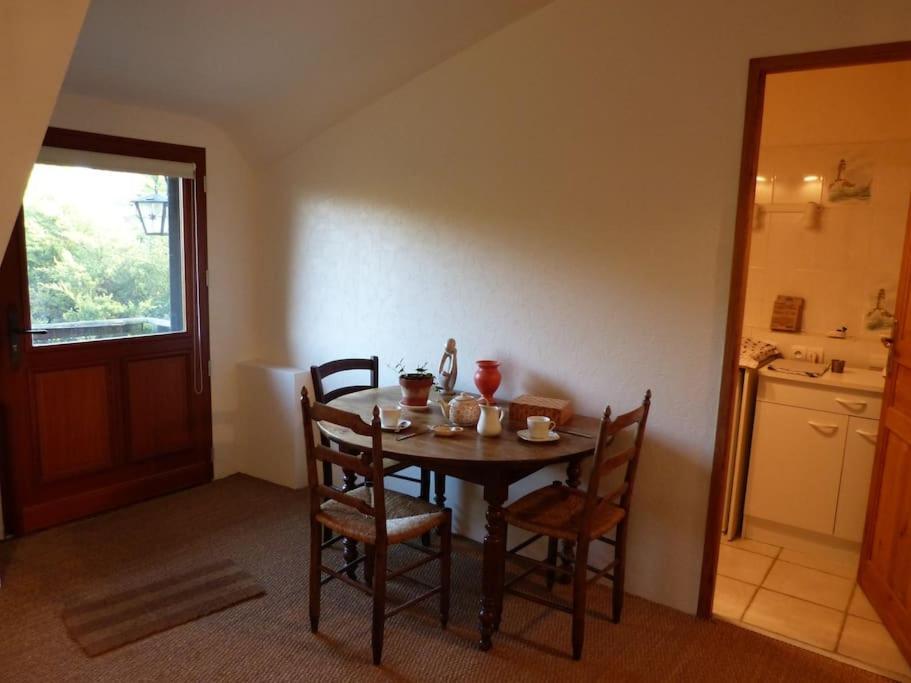 Studio Dans Une Chaumiere De Caractere Baud Exteriér fotografie