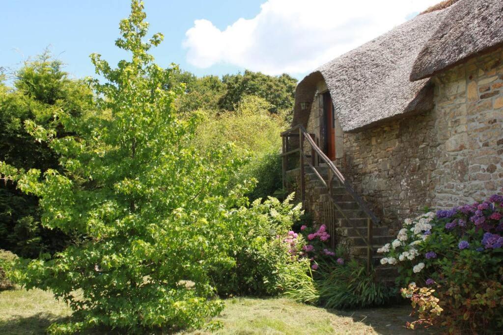 Studio Dans Une Chaumiere De Caractere Baud Exteriér fotografie